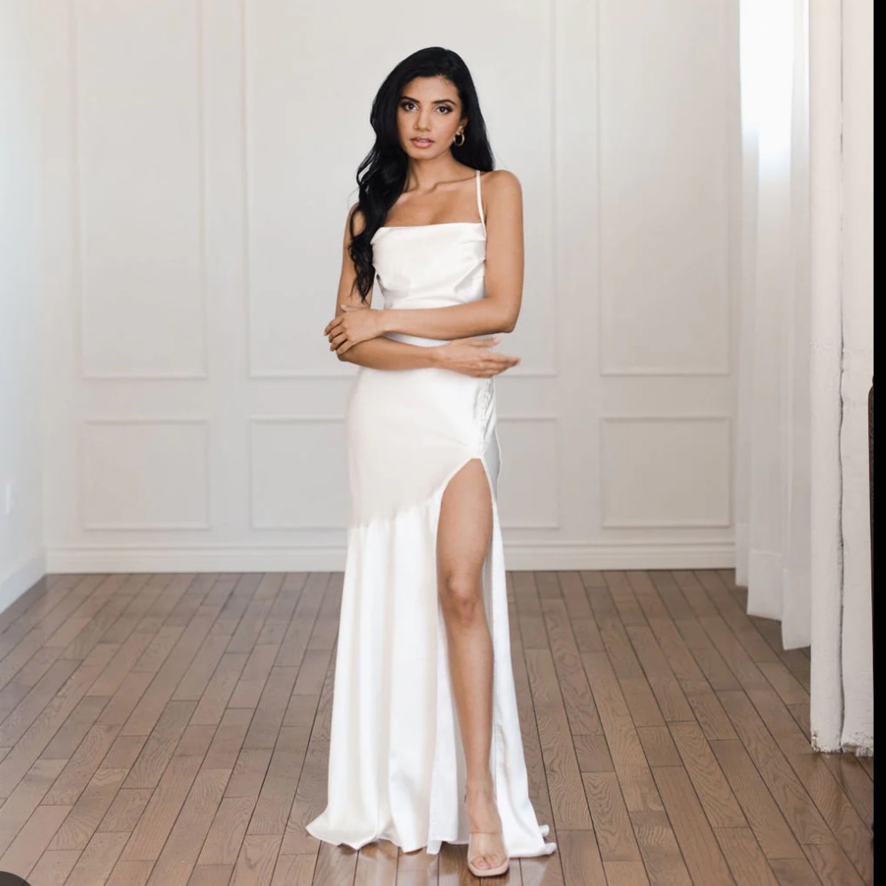 V. Chapman Elegant White Wedding Dress